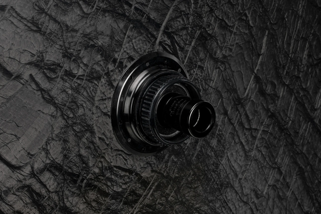 Roue Pleine En Carbone Zero 2.0 Disc Center Lock 28" 3 Roue Pleine En Carbone Zero 2.0 Disc Center Lock 28" – Image 3